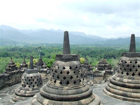  Borobudur 사원 건립: 불교 미술의 정점과 당시 동남아시아 사회 구조에 대한 통찰력